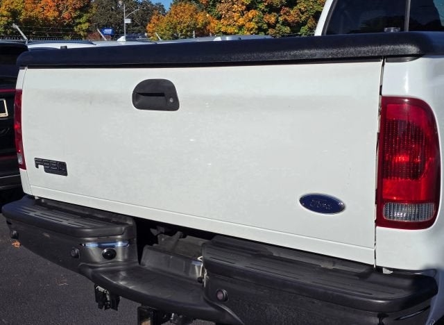 2004 Ford Super Duty F-350 SRW Lariat Pickup 4D 8 ft