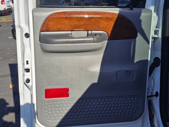 2004 Ford Super Duty F-350 SRW Lariat Pickup 4D 8 ft