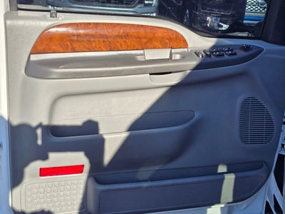 2004 Ford Super Duty F-350 SRW Lariat Pickup 4D 8 ft