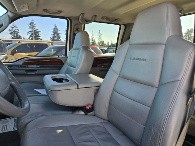 2004 Ford Super Duty F-350 SRW Lariat Pickup 4D 8 ft