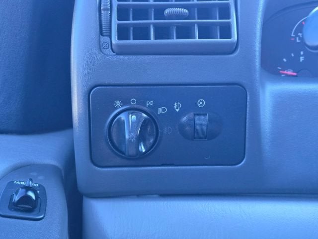 2004 Ford Super Duty F-350 SRW Lariat Pickup 4D 8 ft