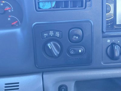2004 Ford Super Duty F-350 SRW Lariat Pickup 4D 8 ft