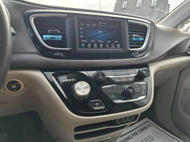 2021 Chrysler Voyager LXI