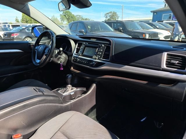2019 Toyota Highlander LE Sport Utility 4D