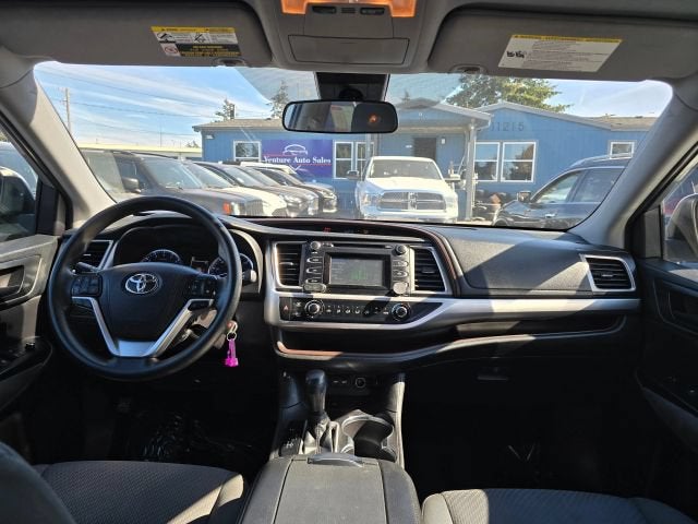 2019 Toyota Highlander LE Sport Utility 4D