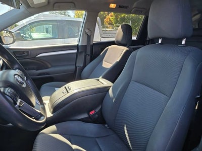 2019 Toyota Highlander LE Sport Utility 4D