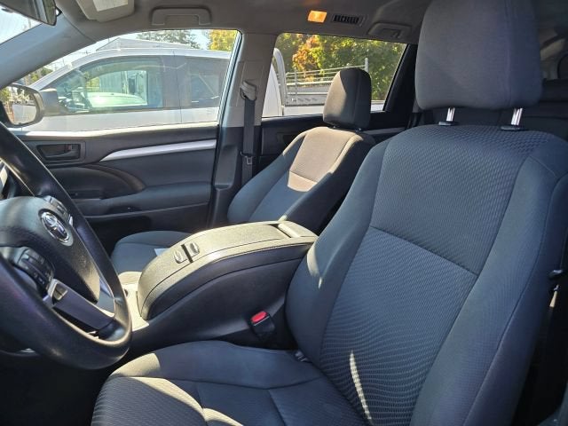 2019 Toyota Highlander LE Sport Utility 4D
