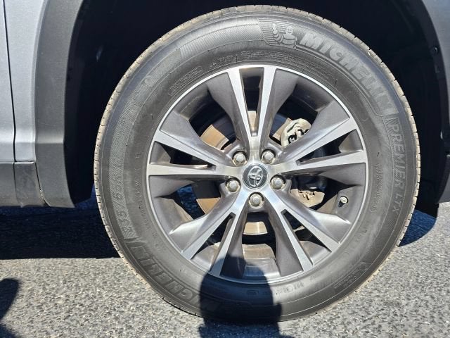 2019 Toyota Highlander LE Sport Utility 4D