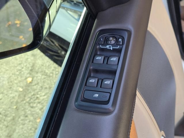 2015 Land Rover LR4 LUX